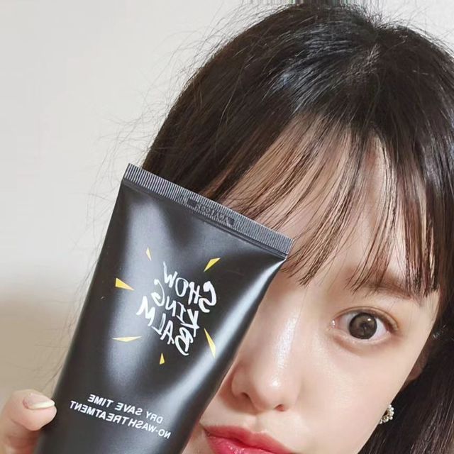 ෆු(⌯'▾'⌯)ෆු on Instagram: "#광고 ㆍ ㆍ 잦은 염색과 고데기로 손상되고 있던 내 머릿카락에게주는 선물🎁 ㆍ #쇼킹밤트리트먼트 🖤 ㆍ 미용실업계 클리닉 제품으로 유명한 트리트먼트