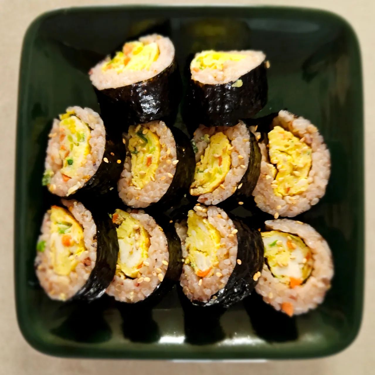 #계란말이김밥 #김밥 #아침밥 #아들밥
여기저기서 보이길래 만들어봄
전날 계란말이는 미리해놓고 말기만 했음 
#저혈압은아침이힘들다 
맛은 뭐 그냥 계란말이맛이네