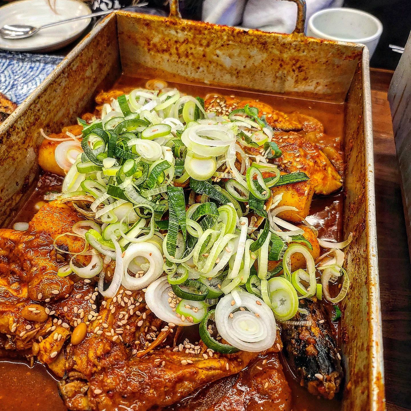 #갈치조림 #광해애월점
#고등어조림

비가많이왔었다.
비맞고 걸어가야했다.
주차하고 길건너로 걸어갔다.
비가오는 제주 좋았다.
비에젖는 테라스 보는것만으로도 👍 
갈치 날씬해서 부럽다.
고등어조림 맛있다.
고등어구이는 서울이 맛있다.
한라산은 제주에서 먹어야 맛있다.
반찬 그냥반찬이었다.
배가 고팠었다.
무가 제일 맛있다.
밥 남겼다.

한라산.. 맛있다..🤣

#먹스타그램 #맛스타그램 #제주갈치#갈치조림#고등어조림#고등어구이#애월#제주여행#제주탐방#생선구이#친구들과여행#선팔하면맞팔 #선팔하면먹팔 #먹팔