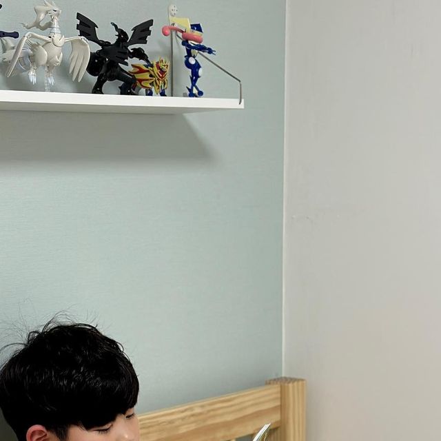 sunhee ෆ on Instagram: "#광고

냉찜질,온찜질 두가지 용도로 
간편하게 사용할 수 있는 스피더 찜질팩!

3D 입체 패턴으로 굴곡진 부위도 
모두 사용하기 쉽고 가벼운 무게와 
적당한 사이즈라 간편하게 사용할 수 있어요.

여성분들 생리통이나 관절,뭉친근육 완화에
사용해보시면 좋을것같아요 ◡̈⋆*

세탁가능한 분리형 커버라 깔끔하고
열전달도 잘 되는 스피더 프리미엄 
냉,온겸용 찜질팩을 강추 드려요 ミ☆

구매는🔻
URL : https://smartstore.naver.com/elegir/products/7220999326

#스피더찜질팩#냉온찜질팩#찜질팩"