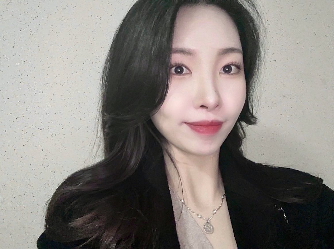 내 안에 두 명 있다 ..
혜원이의 낮과 밤 🌚🌝

낮엔 디자이너 밤엔 노량진 고시생