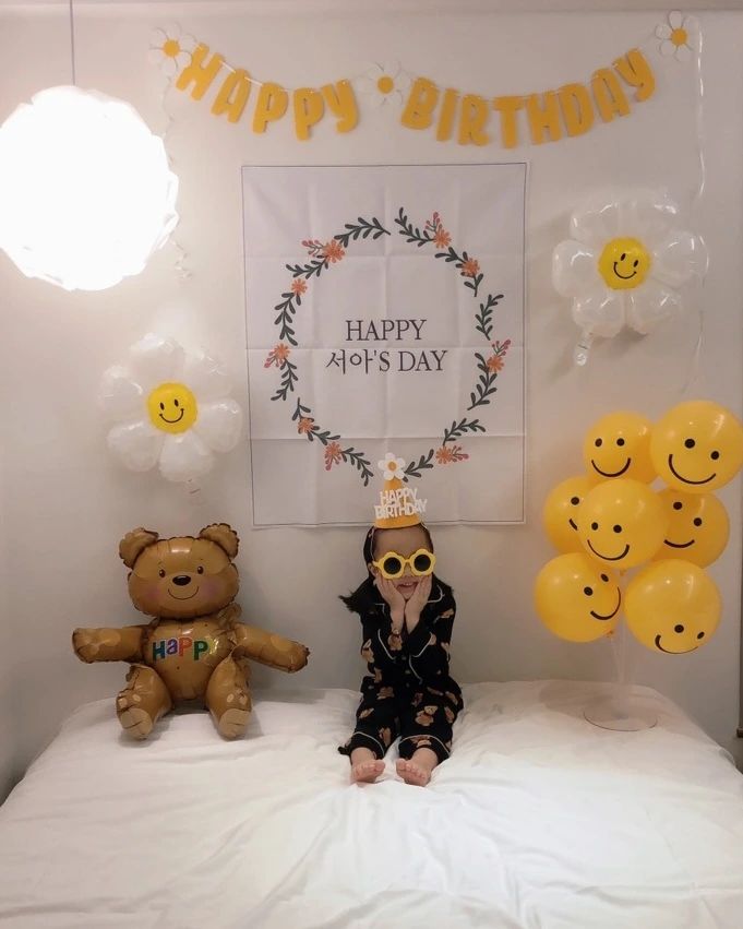 #서아야생일축하해🥳

마트를 가도 다이소를 가도
간식도 장난감도 하나만 사달라고 하는
이서아인데

그동안 아빠한테 사고싶다고 
말했던것들 아빠가 다사줬네ㅋㅋㅋㅋ
넘치고 넘치는게 인형인데 또 인형이라니..!

포장지 하나하나 뜯을때마다
행복해해줘서 너무고마워 우리딸💜
태어나줘서 너무너무 고마워 사랑해

#모든날모든순간함께해
#태어난지14063일
#말하는선인장 #공룡인형 #브레드이발소
#5살생일선물
