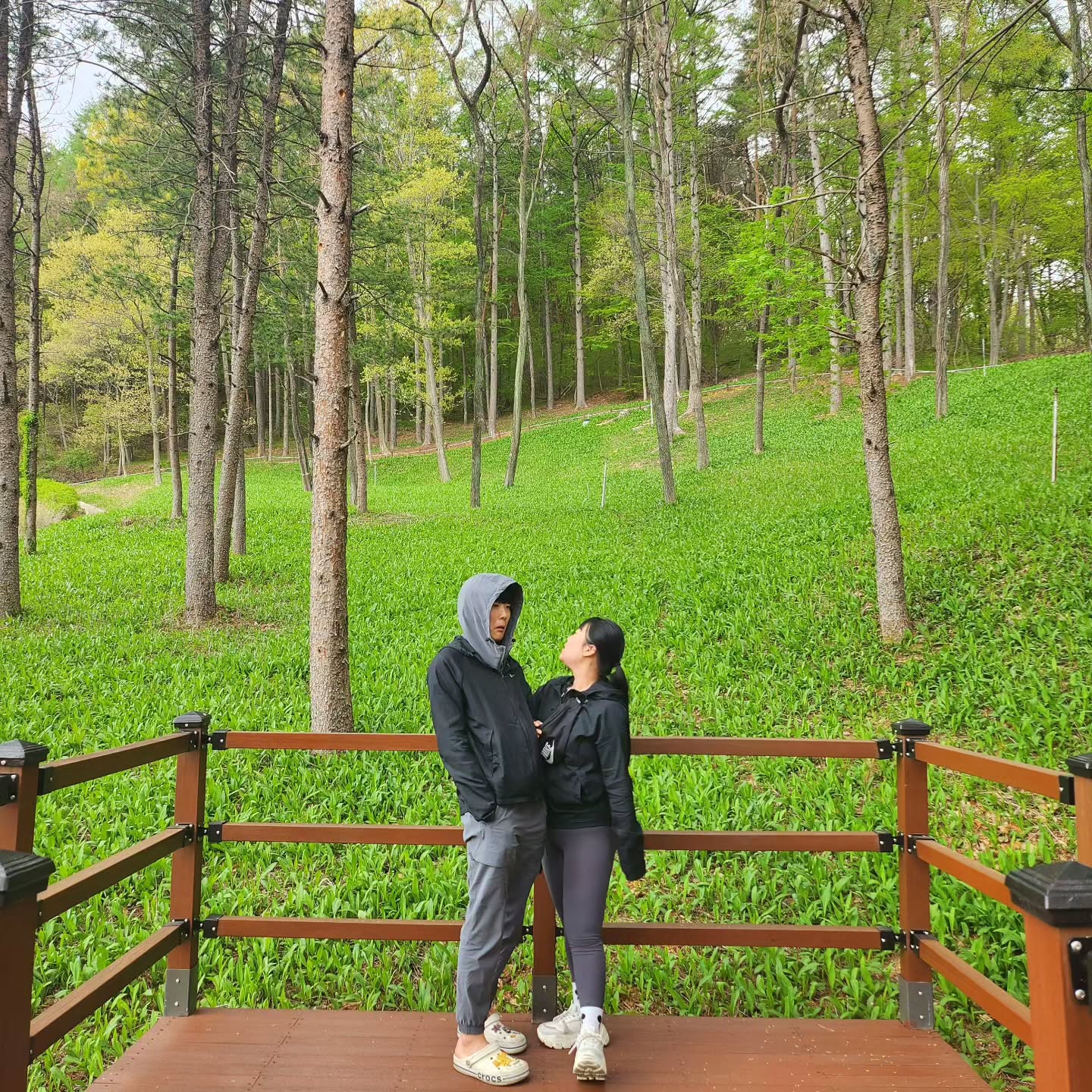 오늘은 가야산 산책 🔥
이 와중에 남편 표정 왜이러는지 , ,
