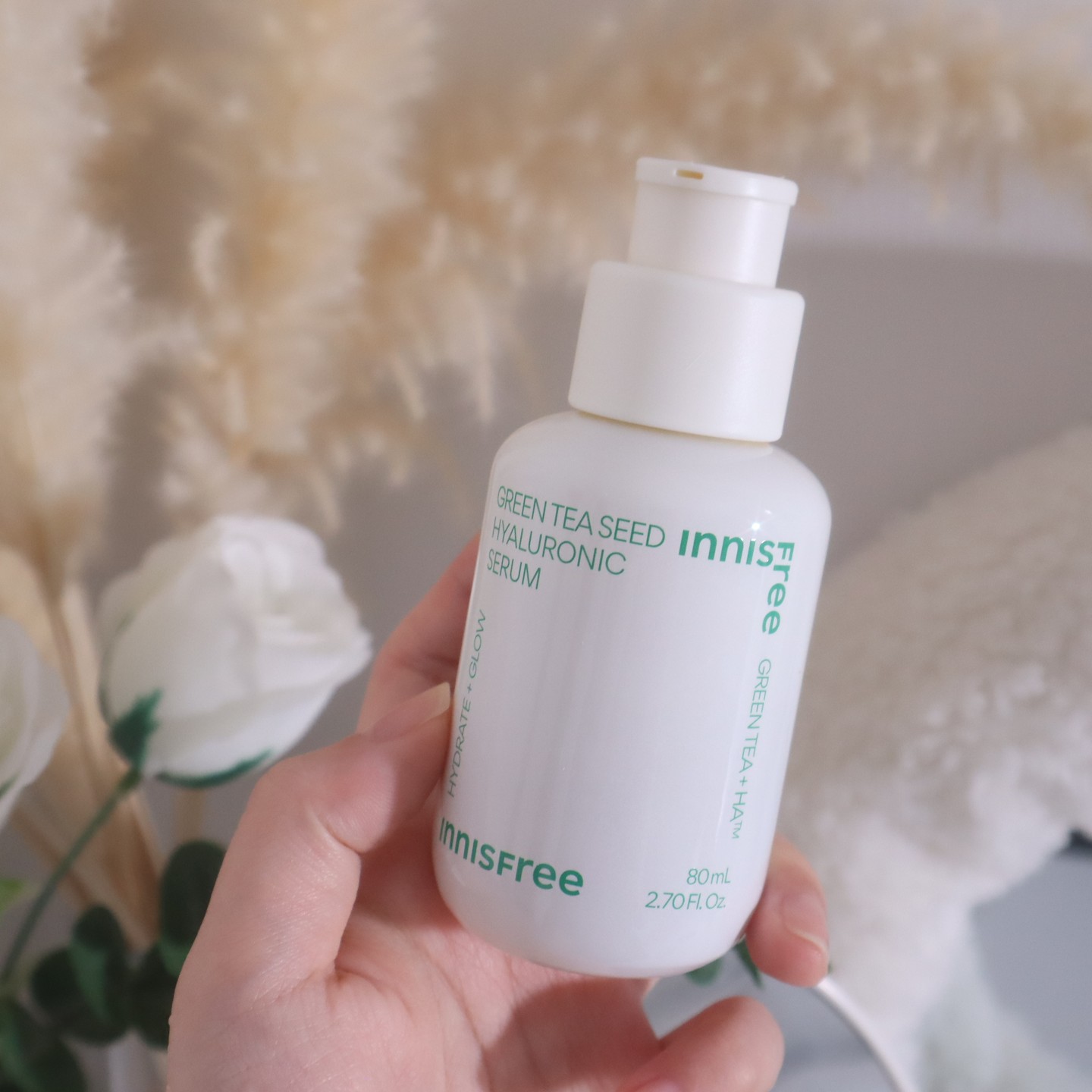 #제품제공

이니스프리 그린티 씨드 히알루론산 세럼 80ml

새로워진 제품 패키지로 돌아온 그린티세럼이에요 !
빠른 흡수력과 사용 후 수분광이 예쁘고
속보습 튼튼하게 잡아주는 세럼이에요
요즘 환절기로 피부가 많이 푸석한데,
발라주면 피부가 말랑촉촉해지는 느낌이라
애용하고있어요 :)

 #파룸체험단 #이니스프리 #INNISFREE #그린티히알루론산세럼 #그린티씨드히알루론산세럼 #히알루론산세럼 #히알루론산앰플 #수분세럼 #수분앰플