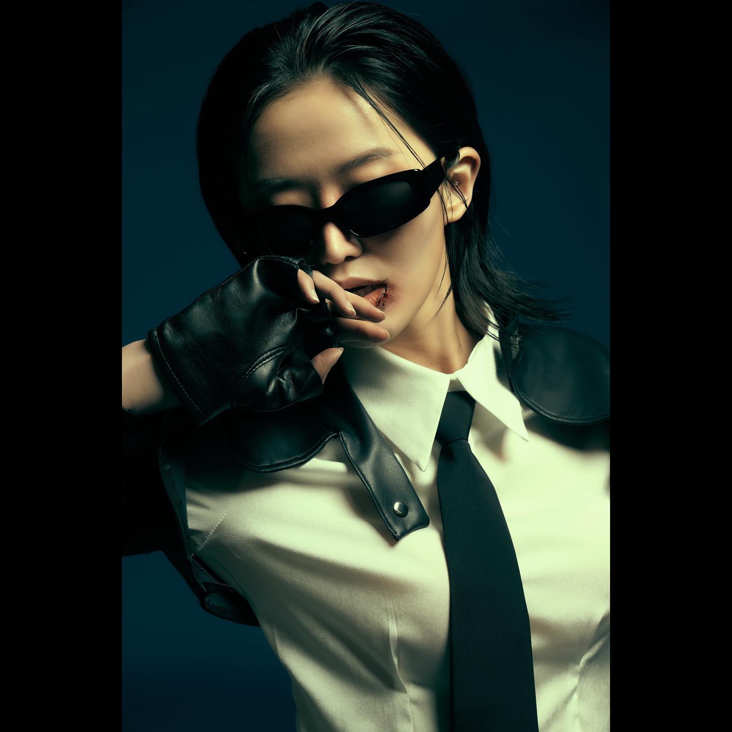 Thx to Contact

Model : ji_wongs 
Photo : darji_motto_0416 
H&M : so_eun030 soeun_makeup_artist 
Assistant : moshi_mosii red_________light 
Designer : _00_05_10_