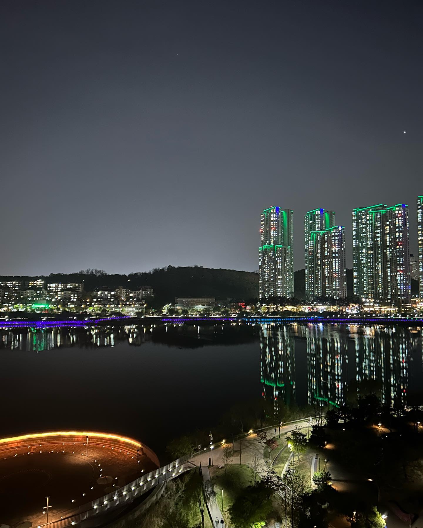 오랜만에 피드 박제🥹
처음 와 본 광교호수공원🐬
LA갈비맛집 대박난소까지👐🏻
배드민턴까지 너무나 완벽했던 하루
배드민턴은 왜 이렇게 재밌지 🥲❤️
.
.
.
.
.
.
.
#광교호수공원 #광교호수공원야경 #배드민턴 #좋아요반사 #선팔 #맞팔 #일상 #데일리 #la갈비 #소갈비 #소통 #대박난소 #소갈비맛집 #갈비맛집 #맛집 #먹스타