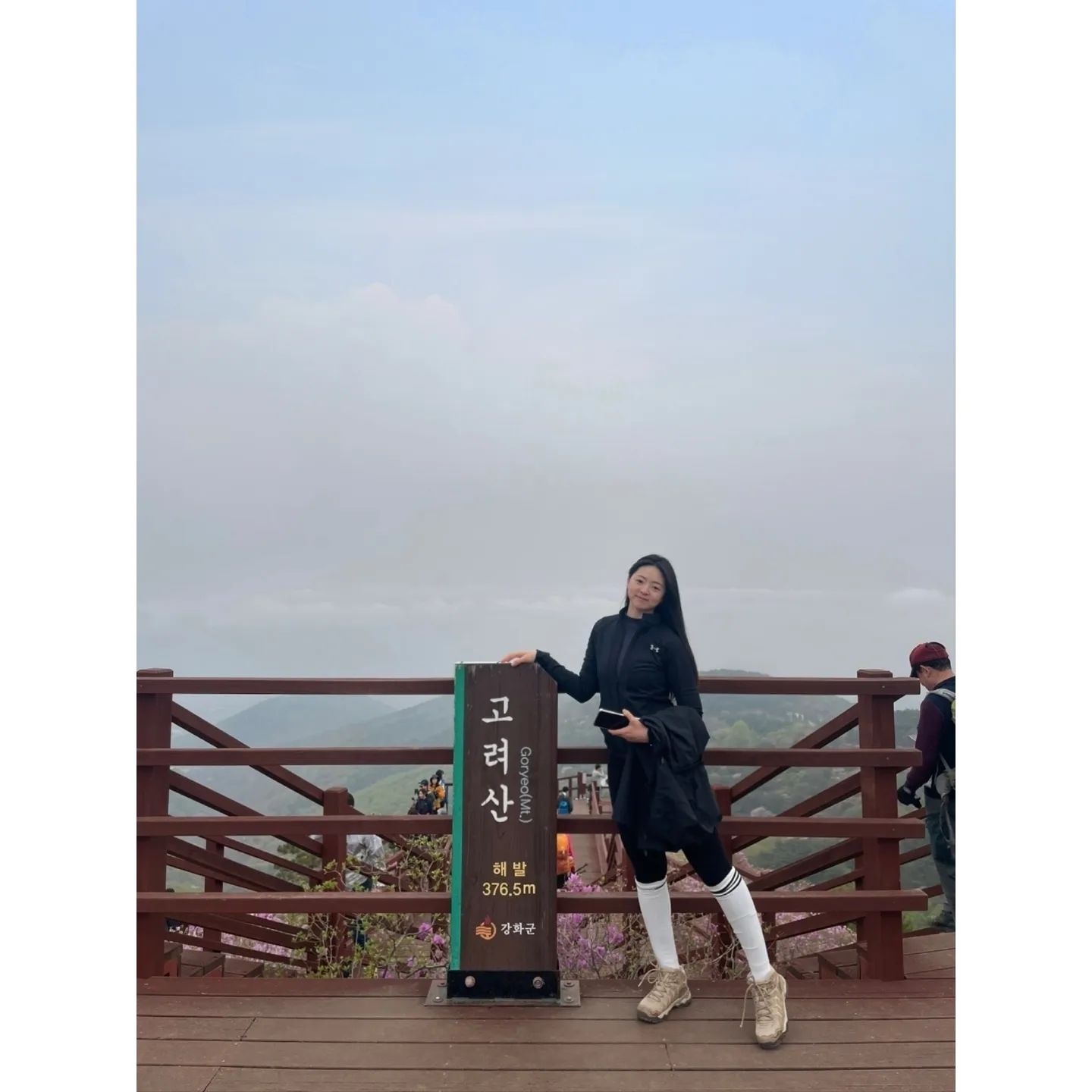 이달의 산은 🌺고려산 진달래군락지🌺
낮은산이라 마니산까지 다녀오려했지만 날씨 구려서 포기🤦‍♀️
#강화도 #고려산 #고려산진달래축제
