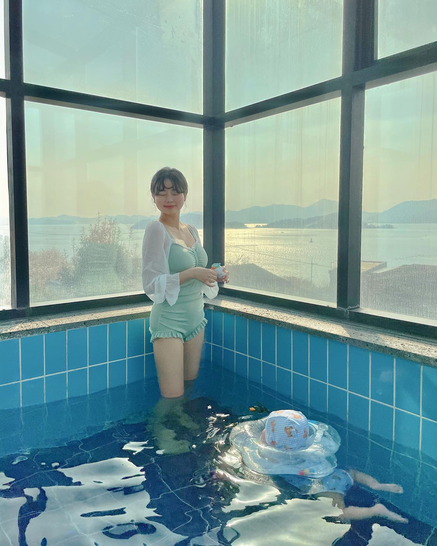 봄되니 유누랑 수영도 하구 좋다🐳🐬👦🏻💙

#거제도풀빌라 #엄마랑아기랑 #거제도여행 #거제도추천 #봄여행
