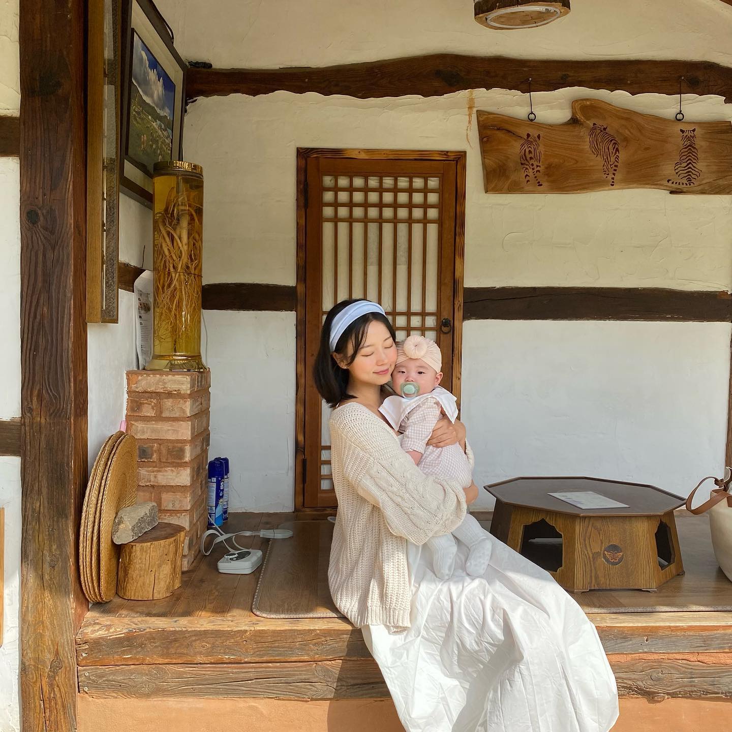 잠 덜깬 유누 꼬옥 안아주기🫶🧡

#양산카페추천 #양산카페투어 #예스키즈존카페 #모자커플룩 #베이지룩