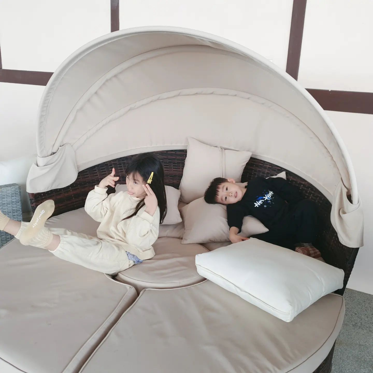 🐒🐒

서후 몰빵 사진ㅋㅋㅋ
장난기로 똘똘뭉친 우리집 예쁜이
아주잠깐,평화로운 주말이었다,,, ♡
그래도 사랑해^^

#햇살남매#남매맘#예쁜남매#초딩딸#장난꾸러기#육아일상#주말일상