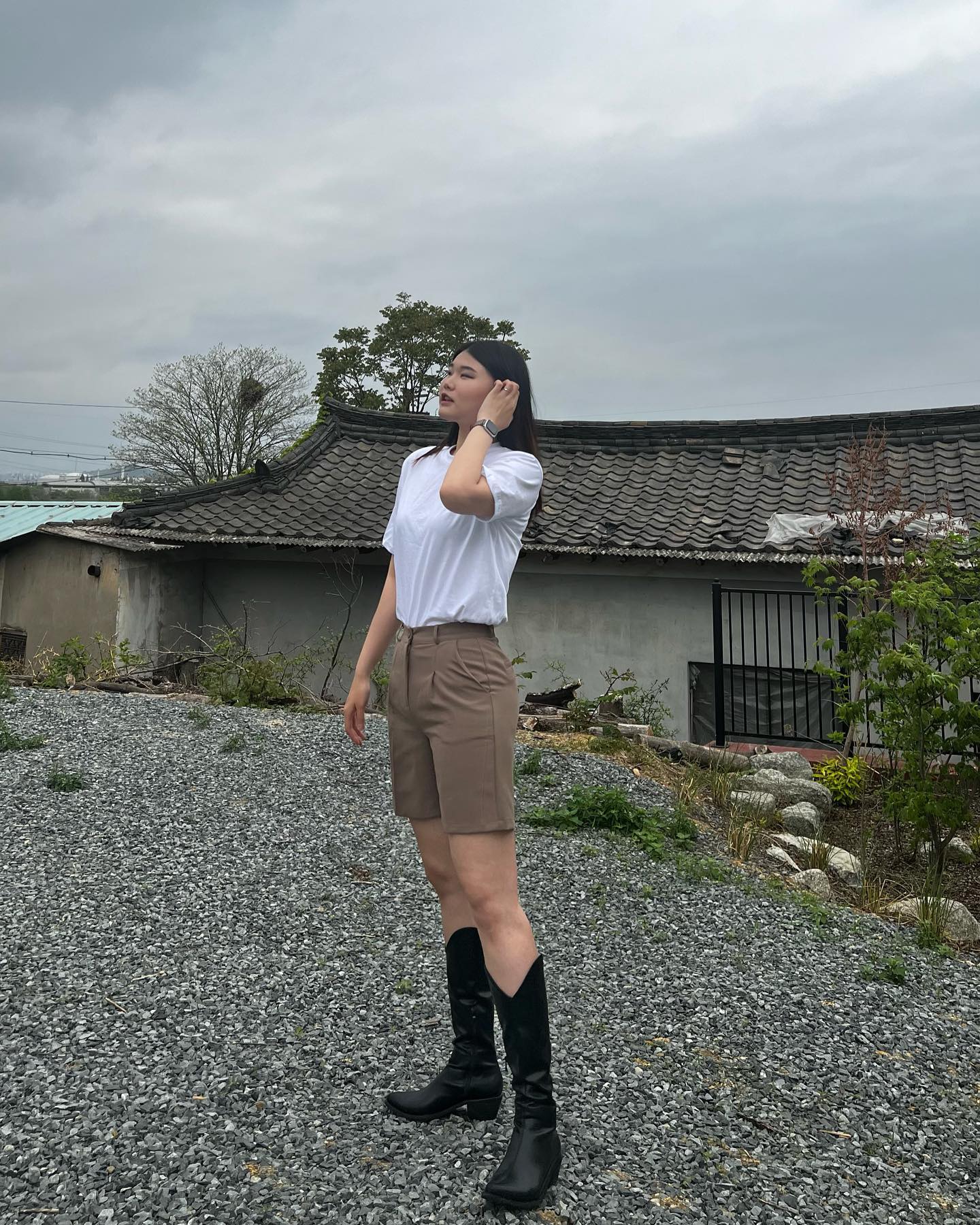 #상품제공#무아무아
#시그니처백포인트반팔티
muah.muah_official 

비오는 날 🌧️ 집근처 분조카에서 ~~

✔️시그니처 백포인트로 뒷 모습에도 밋밋하지 않는 포인트 !!

✔️반팔티 원단이 얇지 않아서 비침 X

✔️어디에 매치해 입어도 휘뚜루마뚜루 다 잘 어울리는 기본템 !

✔️기장도 짧지도 길지도 딱 적당한 핏

✔️블랙색상도 같이 사서 커플템이나 시밀러룩으로 입어도 GOOD

#에이블리#에이블리리뷰어