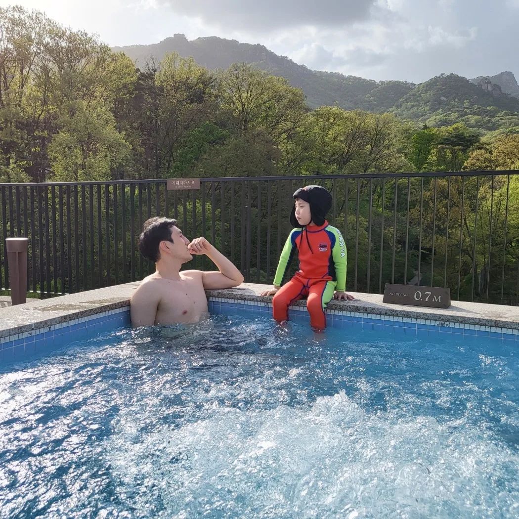 파라스파라 다녀왔어요. 서울 우이동에 위치했는데 팀버에서 1박 있었습니다. 자쿠지 라운드풀 샴페인까지 다 완벽한 하루였네요,
#파라스파라 #파라스파라서울