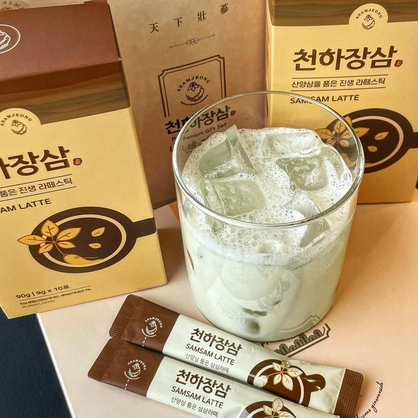 업체로부터 제공받은 제품입니다.

안녕하세요 ~ 제가 이번에 가져온것은 #천하장삼삼삼라떼 입니다☺️

어렸을때 어머니가 인삼에다 우유 갈아서 많이 줬는데 그때 그 맛이더라구요 …💖 그래서 더 좋았어요

삼삼라떼 이름은 정말 생소했는데 맛이 생각보다 맛있어서 정말 놀랐어요 😆 남녀노소 맛있게 먹을 수 있어요

찬 우유에도 잘 녹아서 찬 우유에도 먹을 수 있어서 시원하게 먹을 수 있어요☺️

매일 아침 등교, 출근길에 가볍게 먹을 수 있어서 정말 좋아요😁

제가 오늘 먹은 이 제품은 아래 사이트에서 구매 가능합니다

https://smartstore.naver.com/dreampf

#선물용라떼#건강라떼#천하장삼#맛있는라떼#피로회복