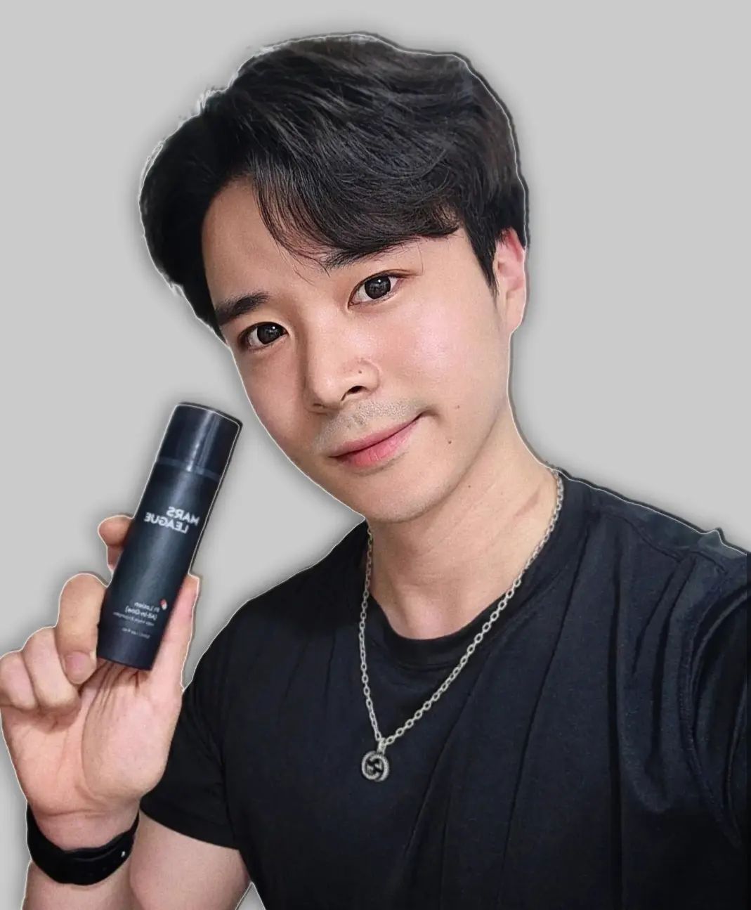 #협찬 #광고
-
이번에 마스리그 mars_league 
라는 화장품 브랜드에서 협찬이들어왔습니다❗️

마스리그 프레쉬2종세트는,
(리프레싱 스킨 + 프레쉬원 로션)

•촉촉한 수분 충전은 물론 피지와 유분을 컨트롤 해주어 촉촉하고 번들거리지 않은 피부를 유지해줍니다.

•산뜻하고 마일드한 마스리그 시그니쳐 향이 담겨있습니다.
.
.
.
#마스리그 #남자스킨 #남자로션 
#남자스킨케어