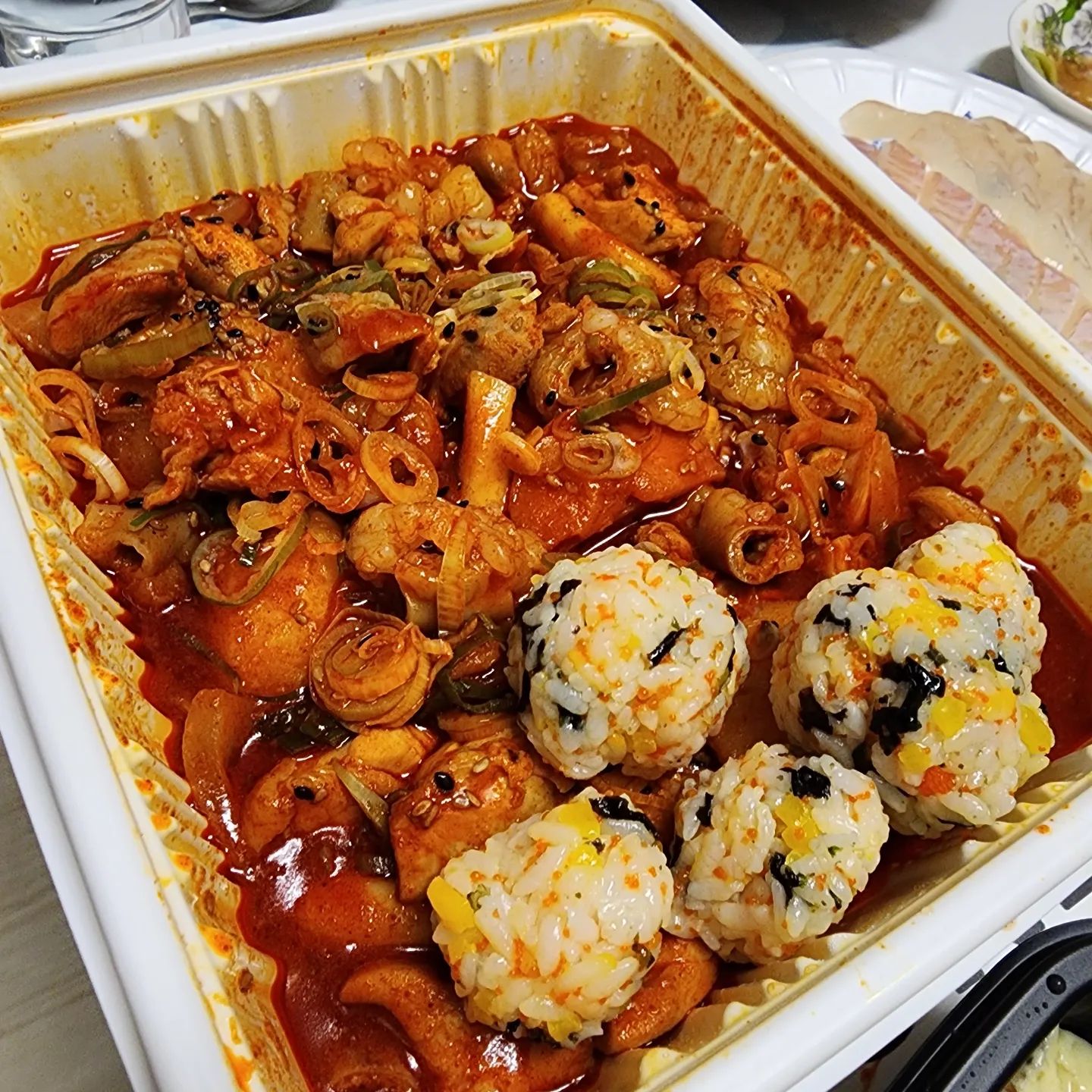 오늘 저녁은 곱도리닷!!!

곱창 대창 닭
좋아하는거 어찌아시고
합쳐주시니 감사할따름

맛있게 먹겠습니다!!!