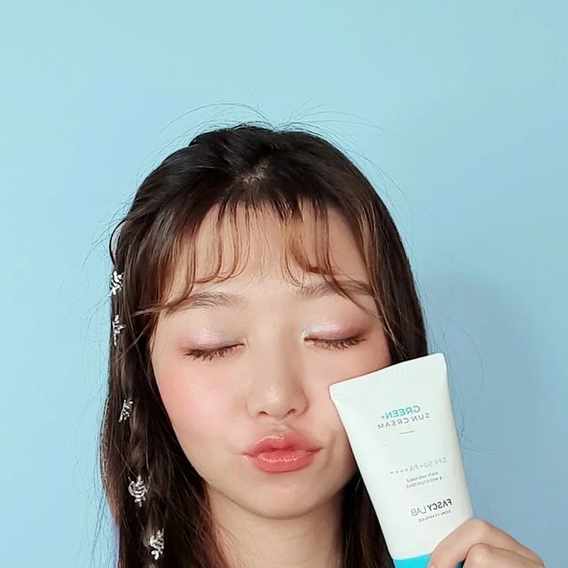 𝕣𝕠𝕛𝕚 𝕔𝕠𝕦𝕡𝕝𝕖 on Instagram: "🍇 1. FASCYLAB GREEN+ SUN CREAM 파시랩 그린 플러스 선크림 (SPF50+ PA++++) : 자외선 차단 지수가 딱 좋은데 주름개선에 미백 기능이 있어서 데일리로 써도