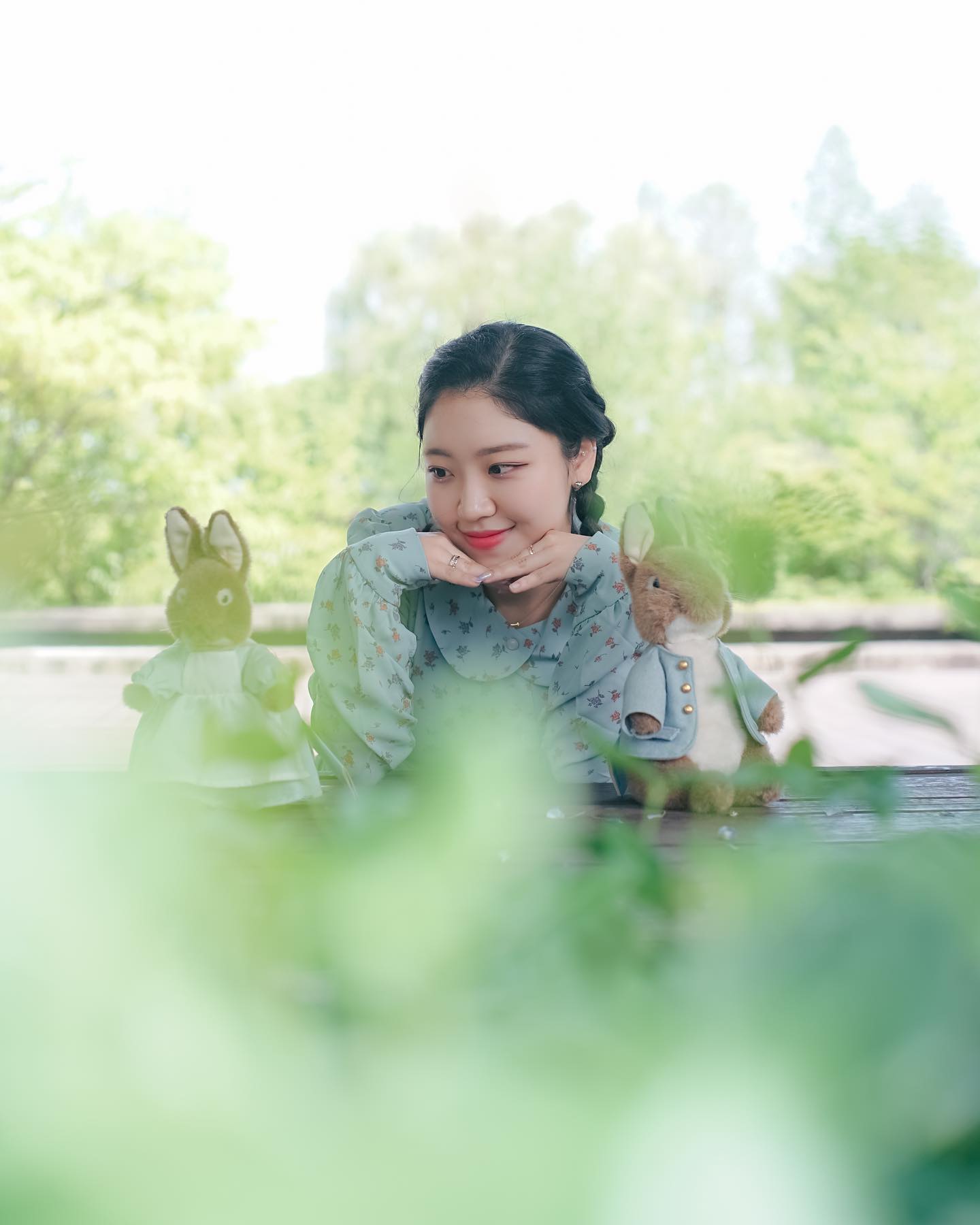 🌿🌱
1년만에 설희작가님과 힐링의 시간..🤍
📸 __komorebiiii 
.
.
.
.
.
#개인작업 #movie #빛  #사진촬영 #촬영 #개인촬영 #피터래빗 #pic #picture #film #컨셉촬영 #일상스타그램 #피터래빗인형 #fff #사진 #서울 #뷰티스타그램 #스냅촬영 #photography #photographer #일반인모델 #겹벚꽃 #촬영문의 #데일리룩 #여름