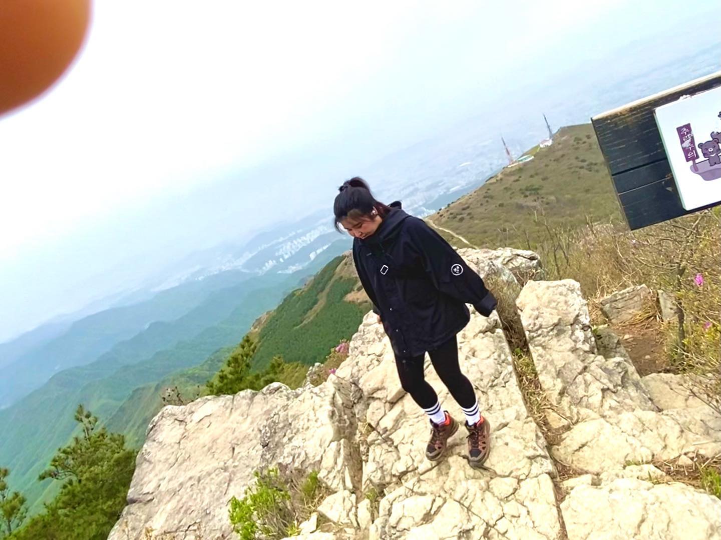 #0423 #첫줄 

오랜 조기등산교육 끝에ㅋㅋ
종종 같이 산타는 사이
매번 예쁘게 사진 찍어주는 
 ♡우리 아빠♡
.
.

.
.
.
.
.
..
.
.
.
.
.
.
.
.
.
.
.
.
.
.
.

P.s 내일은 혼자 가야지ㅋ
.

..
.
#어버이날 8분 남겨두고 기념하기ㅋㅋ
#hiking #mountains #instagood #instalike #instadaily #lll #instagram #혼행 #혼산스타그램 #혼산 #97 #97년생 #ffff #refresh 
#등산러