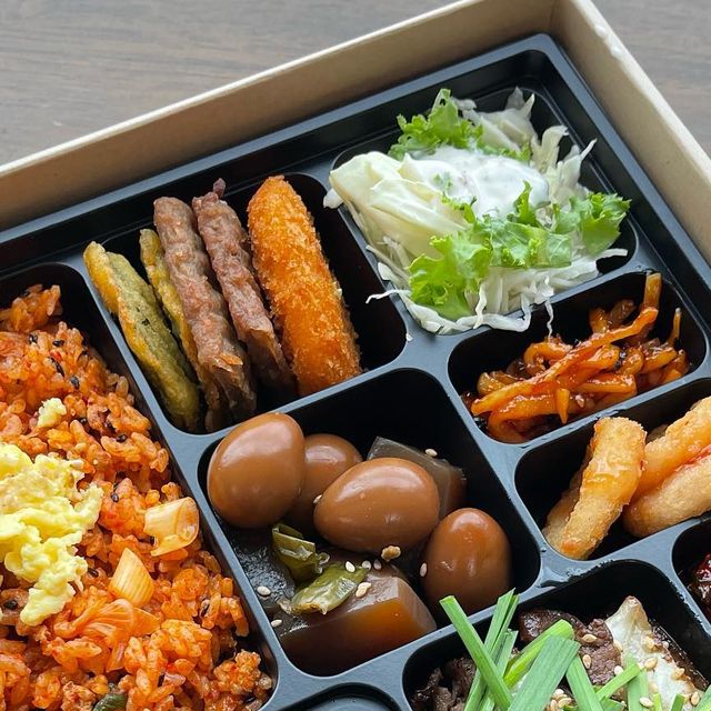 먹고놀고잉 [맛집 | 여행 | 핫플 | 체험] on Instagram: "#협찬 👻 범어동 배달 도시락 #매일집밥도시락 👻 • 오늘의도시락x울트라 13,000원 • 오늘의 도시락 7,000원 대구 범어동에 있는 도시락