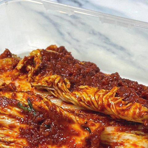 먹고놀고잉 [맛집 | 여행 | 핫플 | 체험] on Instagram: "#협찬 👻 매운김치 #농부가된해적왕김치 👻 #농부가된해적왕 에서 출시한 #매운김치 를 협찬 받았어요 ❤️ 저는 맵찔이긴 하지만 매운