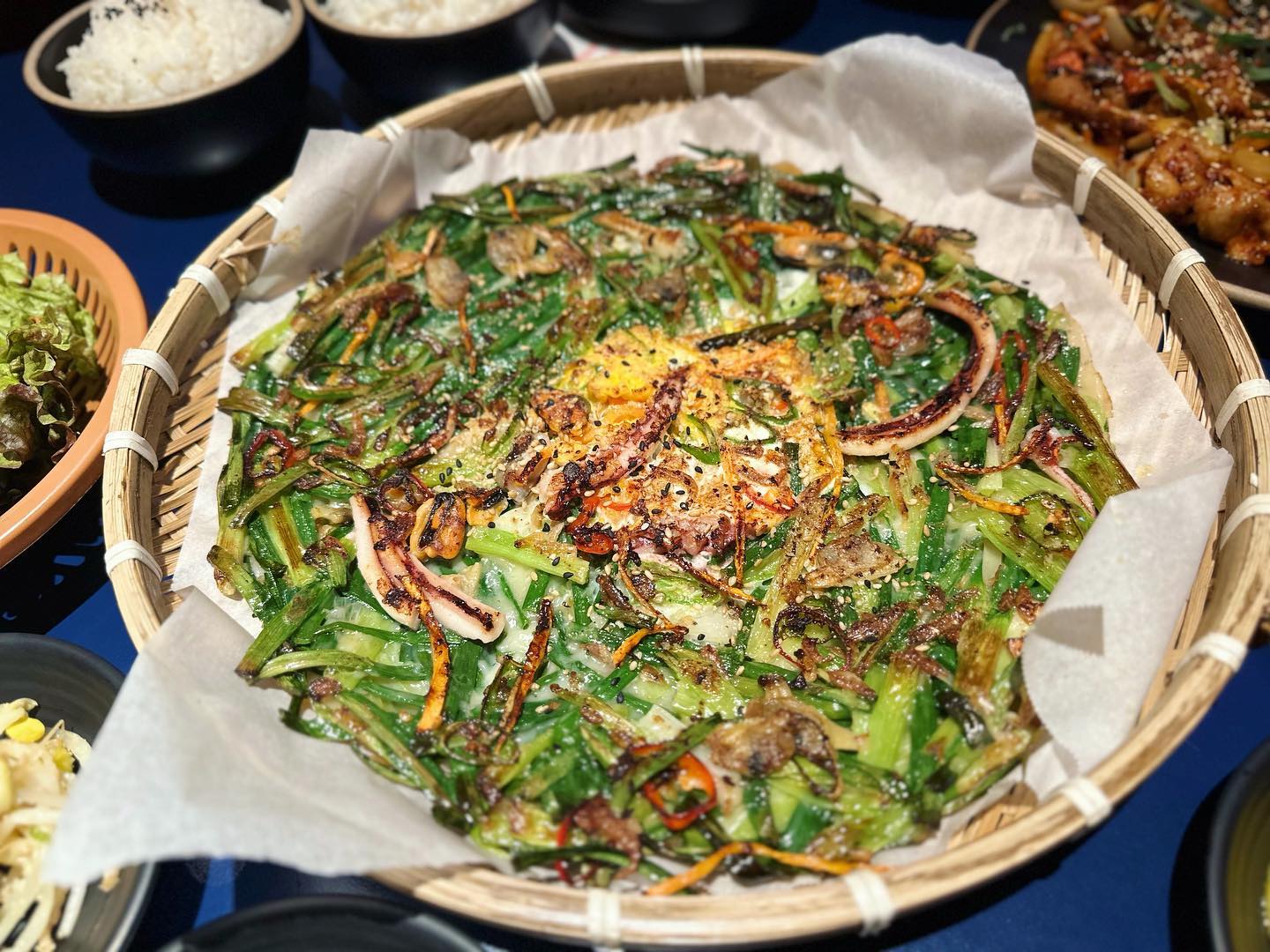 앞산에 위치한 "미식향"

제육의 불향과 파전에 바삭함
너무 이쁘게 꾸며져 있는 인테리어와
야외 테이블 자리도 마련되어있고

제육좋아한다면 무조건 방문해야할 집

-대구 남구 안지랑로 5-7
-주차 가능 

#앞산맛집 #앞산제육볶음 #대구남구맛집 #앞산파전 #앞산파전맛집 #빨래터맛집 #빨래터제육볶음 #빨래터파전 #대구사진찍기좋은곳 #대구데이트장소 #앞산데이트장소