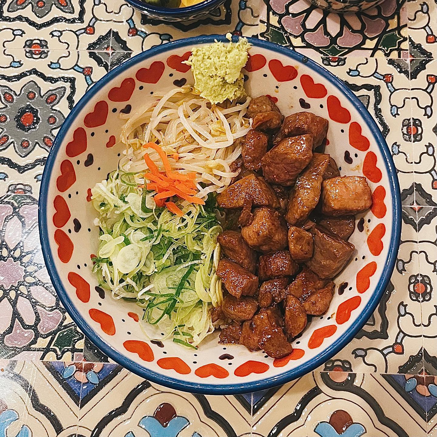 #미도인
📍위치: 대전 서구 둔산로31번길 51 1층 미도인 대전둔산
❤️가정식 일본 스테이크 맛집 미도인
🧡합리적인 가격에 입에서 살살녹는 스테이크를 맛 볼 수 있는곳
💛건대(본점)에서 먹은적 있는데 점바점 같은건 없는듯!!맛 차이 없었음
💚스테이크덮밥은 한명이 살짝 모자르게 먹을수 있는양!! 달달 짭쪼름한게 내 입에는 딱이였음!!
💙가정식스테이크는 한상차림으로 나옴!! 이거 강추!! 부드러운스테이크와 달달한 소스+단호박스프까지 딱 좋음!!
💜추천메뉴: 가정식스케이크
🤎재방문의사: 87%

 #맛스타그램 #먹스타그램 #노티드 #야식 #한남동카페 #먹스타 #먹스타맞팔 #먹팔 #먹스타그램맞팔 #먹팔환영 #먹팔맞팔 #소통 #좋아요 #팔로우늘리기 #좋아요반사 #좋반 #좋아요늘리기 #팔로우 #맞팔 #likefoefollow #lfl #fff #f4f #follow4follow #선팔맞팔  #フォローバック
#いいねした人全員ファローする