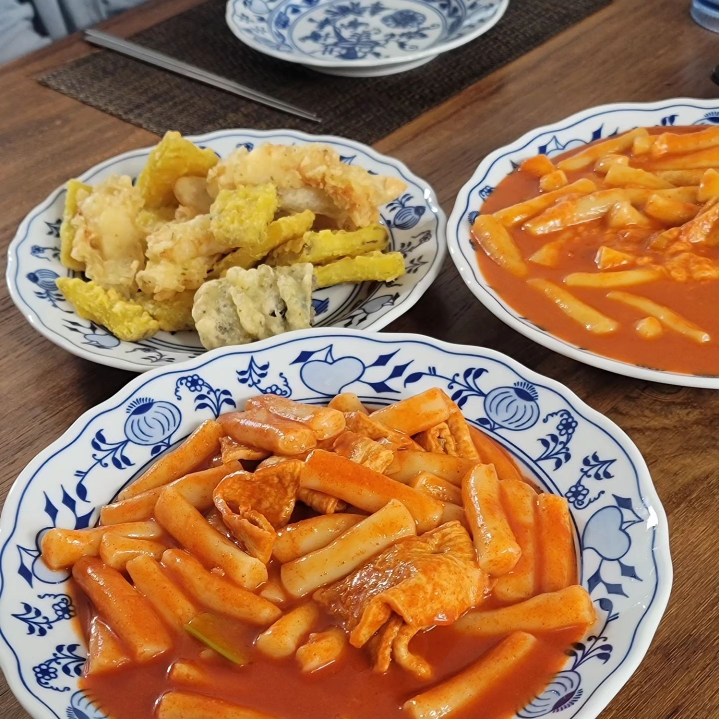 어디 떡볶이였는지 기억이 가물가물~
평범해서 맛있는 떡볶이였는데~  ㅎㅎ
떡볶이 먹으면 하루종일 행복함~♡

#먹스타그램  #떡볶이스타그램 #먹스타 #떡볶이러버