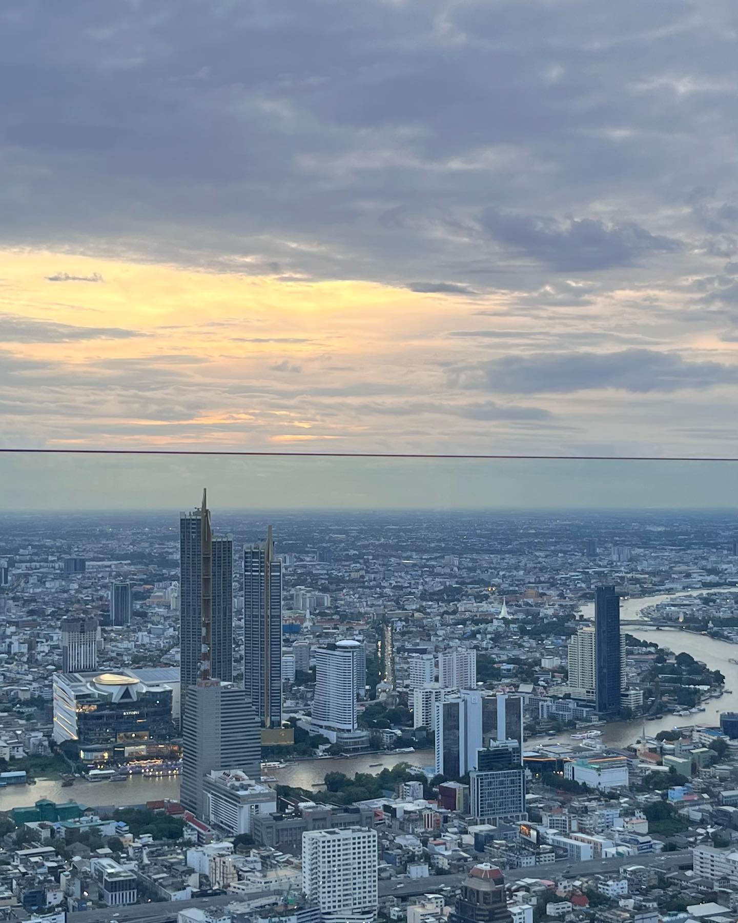 🇹🇭 ⠀⠀⠀⠀⠀⠀⠀ 

방콕 가서 여기서 선셋 안 보는 사람 바보 🌆

#bangkok