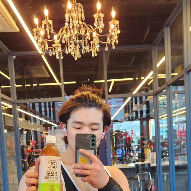 🇰🇷성민ㅣ𝐒𝐞𝐨𝐧𝐠𝐌𝐢𝐧 on Instagram: "#협찬 mcnulty_official에서 [한국맥널티] 맥널티 아이스티 제로 500ml를 보내주셨습니다🫡 ✅ 제품특징 - 칼로리 걱정없이 즐기는 맥널티 아이스