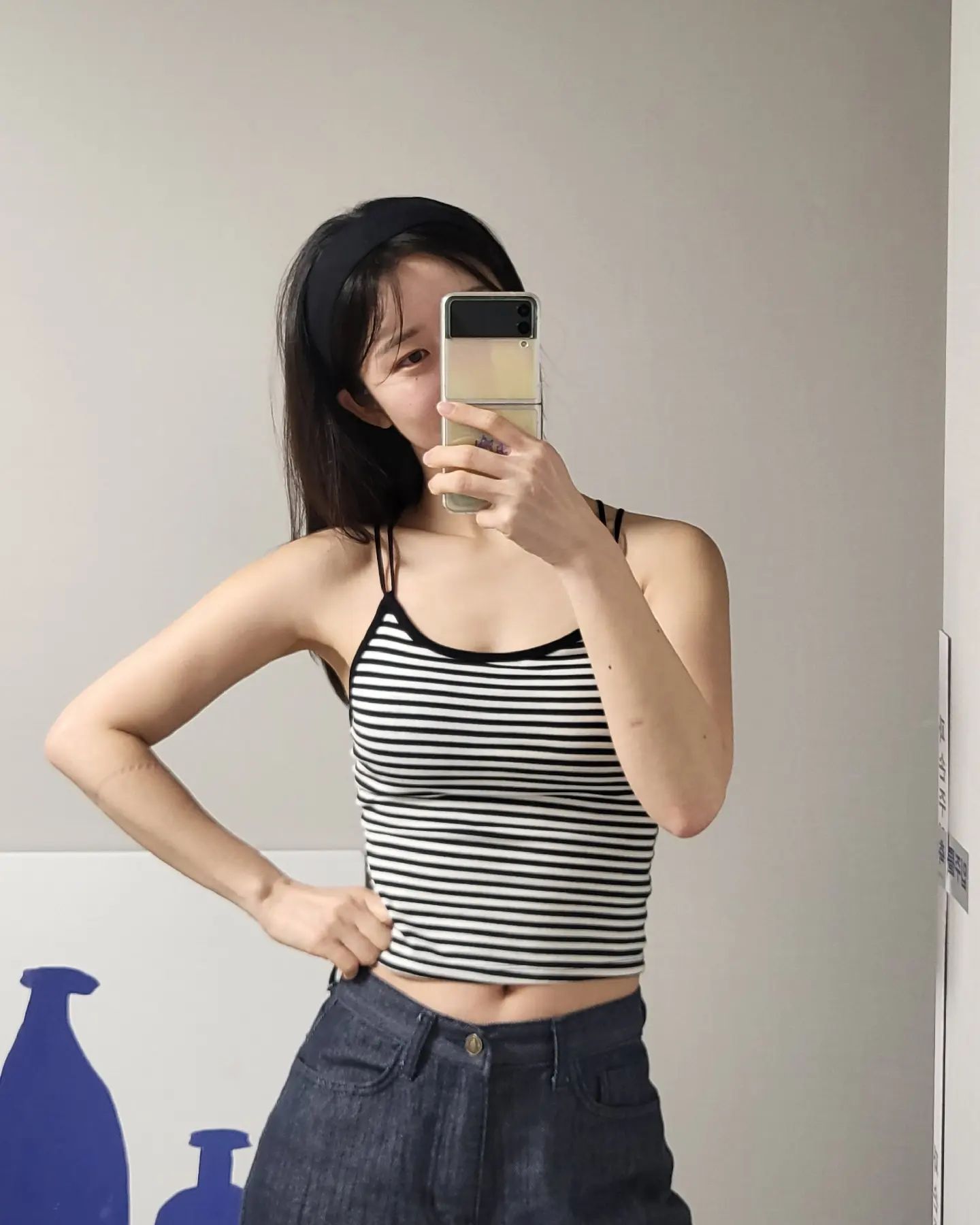 #듀의출근룩 #ootd 
.
여름 나시 자랑하긔 🏖🖤

여러분 아직 화요일인거 실화에요??????
5월의 마지막 연휴야 빨리와🤧