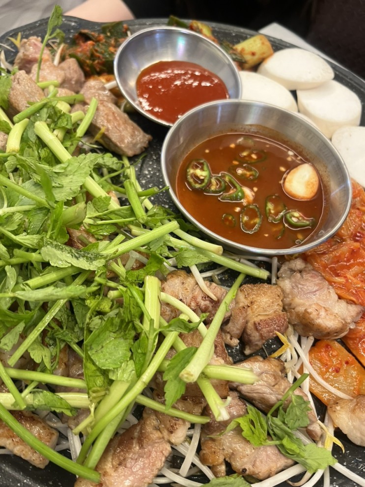 [목감] 꾼고기 | 꾼 모듬 한판 중 (특목살, 특삼겹, 항정살, 된장찌개) | 미나리 삼겹살