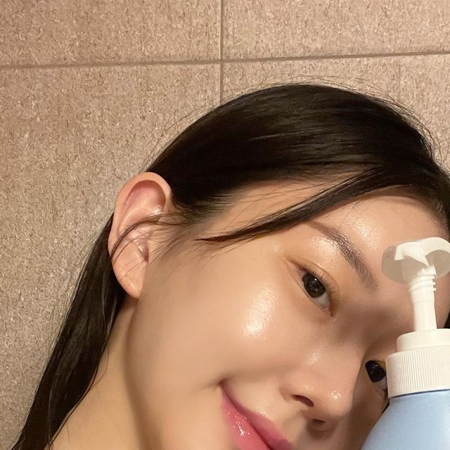 @wmeroe on Instagram: "#협찬 평소에도 수딩젤사용하긴하는데 이번에 좋은 기회로 닥터바이오 수딩라인중에 저는 바디로션 제품을 사용해보았는데요! 요 제품은 기본 바디로션과는 다르게 뭐랄