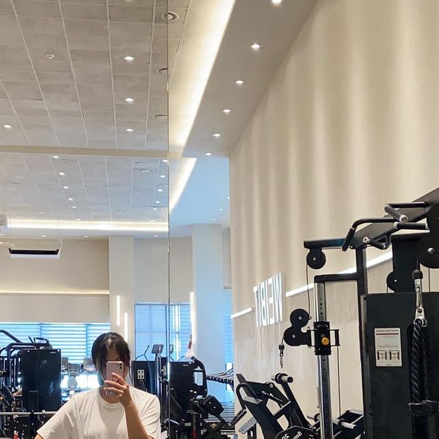 20kg감량 유지어터 정헬린 on Instagram: "오랜만이에요! 미루고 미루던 헬스장 이용권을 드디어 개시했어요 무릎이 너무 아픈데 마침 마른5의 슬개골보호대가 있어서 데드 전에 착용해 봤어요.