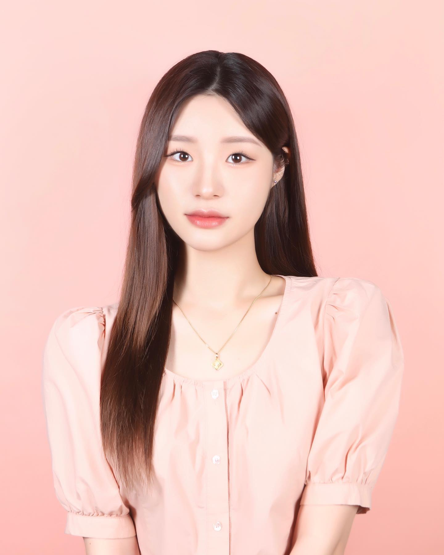 스른 살의 수수한 나, 맘에 들어-🌸

사장님께서 컨셉 상담도 해주시구
포즈도 열정적으로 코치해주시는데,
진짜 왜케 재밌어😉

전북대 앞에 위치하고 있어서 
가격도, 접근성도 좋기때문에
학생들에게 적극 추천!!!👏🏻

✔ 1:1 꼼꼼한 맞춤보정으로
원하는 느낌 낼 수 있어서 굿👍🏻

#전주 #전주핫플 #전주사진관 #전주증명사진 #전주컬러증명 #전주컬러증명사진 #전주프로필사진 #전주스튜디오 #전주사진관추천 #전북대사진관 #북대사진관 #전북대증명사진 #전북대컬러증명 #전북대컬러증명사진 #전주쥬얼리스튜디오 #쥬얼리스튜디오전주점 #유지리뷰
