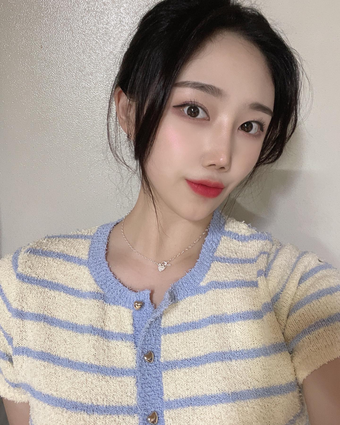 #협찬

#토글바목걸이 - 실버 🤍

하트모양으로 포인트 주기 좋은 아이템!
패키지도 넘 사랑스러워서 선물하기에도 좋겠더라구요🫶

#악세사리 #주얼리 #Dearsyuring #디어슈링 #디어슈링목걸이#목걸이추천 #목걸이