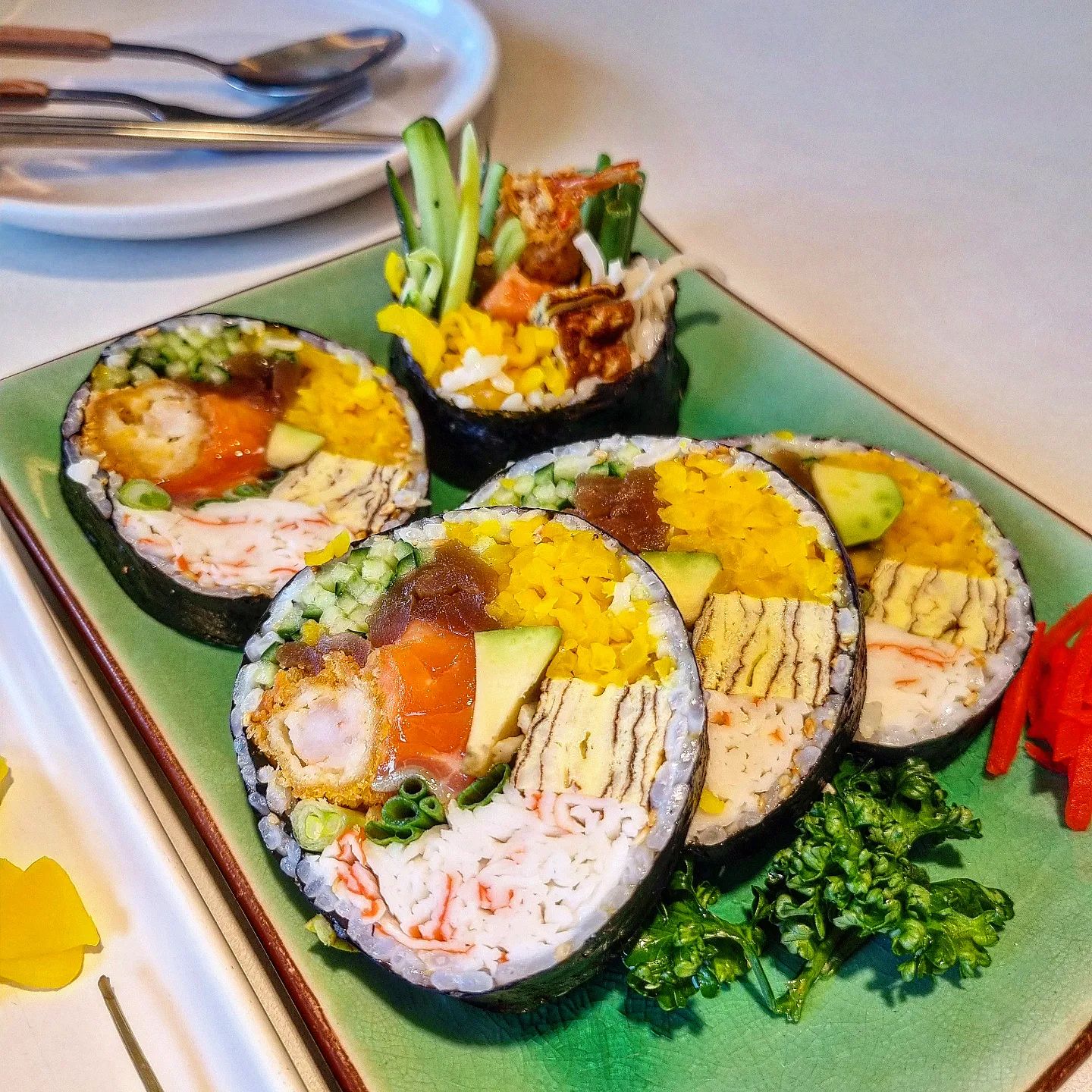 후토마끼 맛집이래서 달려간 집😚
파스타랑 전복리조또까지 무난했당

근데 후토마끼 엄청 크당
한입에 어케 먹어🥲
많이 시켰는지 남겨서 포장했더니 한끼

.
.
.
.
.

#고향연화 #기장맛집 #연화리맛집 #부산맛집 #부산후토마끼 #전복리조또 #중화고튀파스타 #먹스타그램 #먹팔해요
