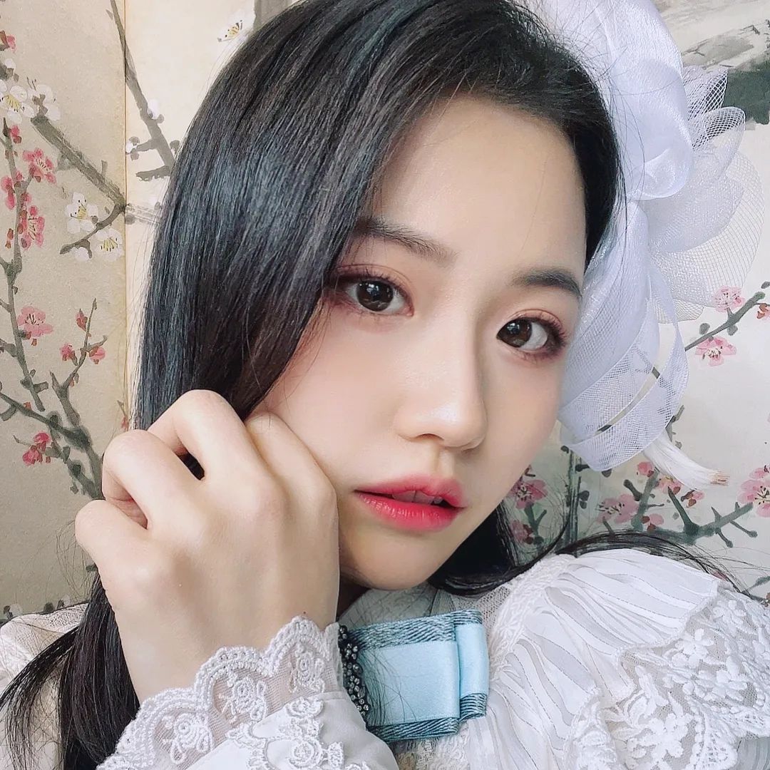 오 vs 왼
이렇게 생기면 소원이없겠어요😂

_

#전주 #경성의복 또 입구싶당
작년사진 이제야 올리는ㅠ

윤댕폰으로 또 셀카찍구시포
이거 진심 사기필터..

_
#일상 #셀카 #셀피 #사기샷 #전주여행 #daily #selstagram #instagood #❤️