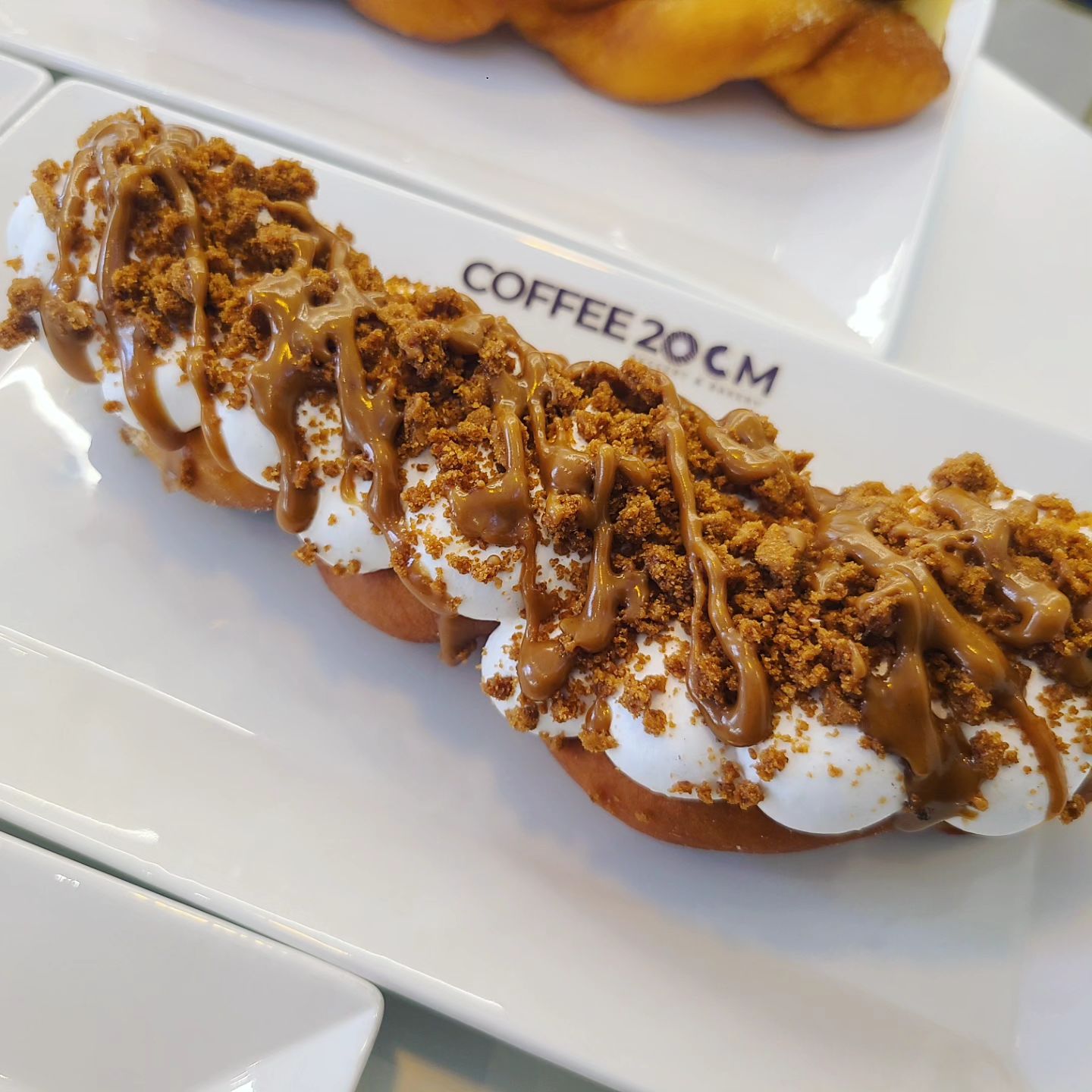 진짜 다양한 꽈배기가 맛있는 카페♡
갈릭듬뿍도 맛있고 로투스는 그저 황홀!
#카페이십센치 #카페이십센치수원지동점 #수원지동카페 #꽈배기맛집