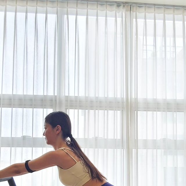 김수진 on Instagram: "#광고 여름이 다가오는데.. 옷이 얇아지는 만큼 관리해야하는데 오히려 더 잘먹고 살이 오르는게 느껴져서🫠 안되겠다 싶어 기구필라테스를 시작했어요💪 요즘 워낙 필