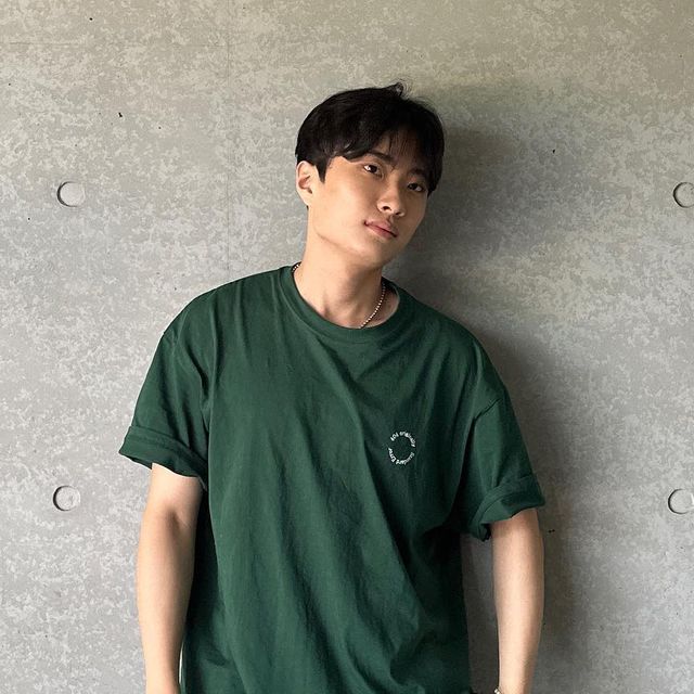 애프리콧 APRYCOT on Instagram: "#협찬 @standarderror_official 고품질 원단을 이용하여 국내 자체 제작 ㄴ 면100% 패브릭 ㄴ 자사에서 개발한 편직 공정에 코마사실 사용 ㄴ 면사 중 최고급인 컴팩사를