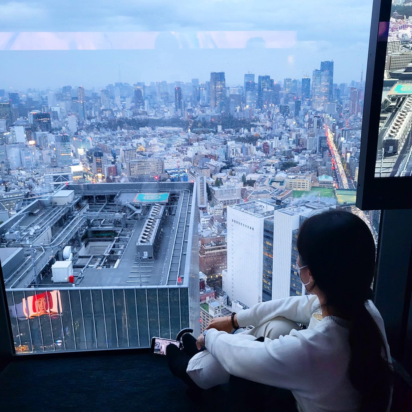 흐리지만 야경보겠다고 앉아서 기다린 시간이 그립다🎞️

다시 날씨좋을때 방문해야지했는데.. 언제 갈 수 있을지..🥹