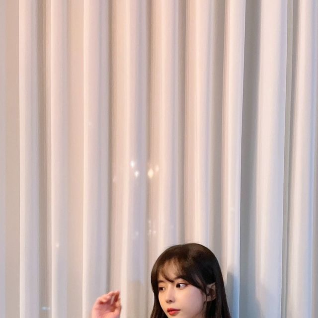 김지은 / Kim Ji-eun on Instagram: "#협찬 이지만 넘 예쁘고 귀여운 코트! 니썸의 로렌숏핸드메이드코트에요💕  클래식한 카라 디자인이라 어디든 무난하게 어울리고, 루즈핏에 숏한 길이감이라