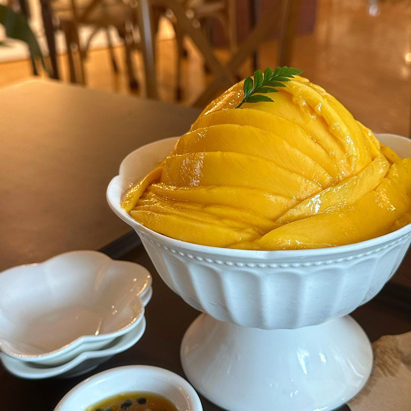 .
망고 빙수의 계절이 돌아왔다🥭
#chatmuch 
아묻따 망빙🫶🫶