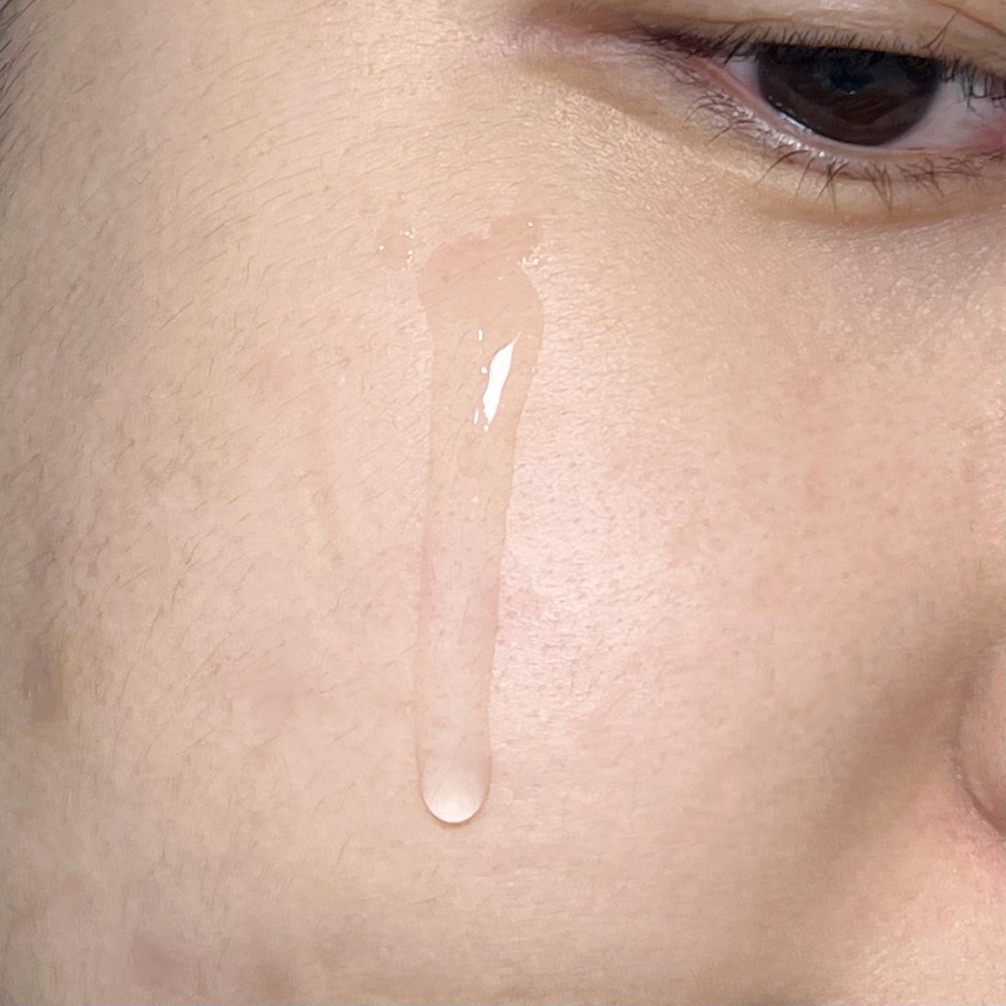 #제품제공 #마녀공장 #379달톤 #379에센스 
진짜 어나더레벨 수분충전하고가세요💧
피부랑 찰떡인 초저분자 히알루론산이에요!
여름이라고 촉촉하지 않아도 된다는 생각은 진짜 노노🚫🚫
에어컨 앞에 있다보면 수분을 생각보다 많이 뺏기게되요ㅜㅠ 속건조, 속당김이 오기 쉬운데 진짜 장벽 무너지는 지름길이니 조심하셔야해요ㅜ
까다로운 이브 비건 인증을 받은 이 제품으로 꼭 챙겨가세요!!
.
.
#비건수분에센스 #마이크로히알루로닉에센스 #manyo  #파룸체험단