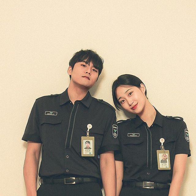 권나영 on Instagram: "<오늘, 우리 사진관 대학로점> ⠀ 오우사가 대학로에도 생겼다고?! 가보니 더더 많아진 소품과 역시나 쾌적한 스튜디오에 박수짝짝👏🏼 ⠀ 센스있는 노래선곡에 간단한