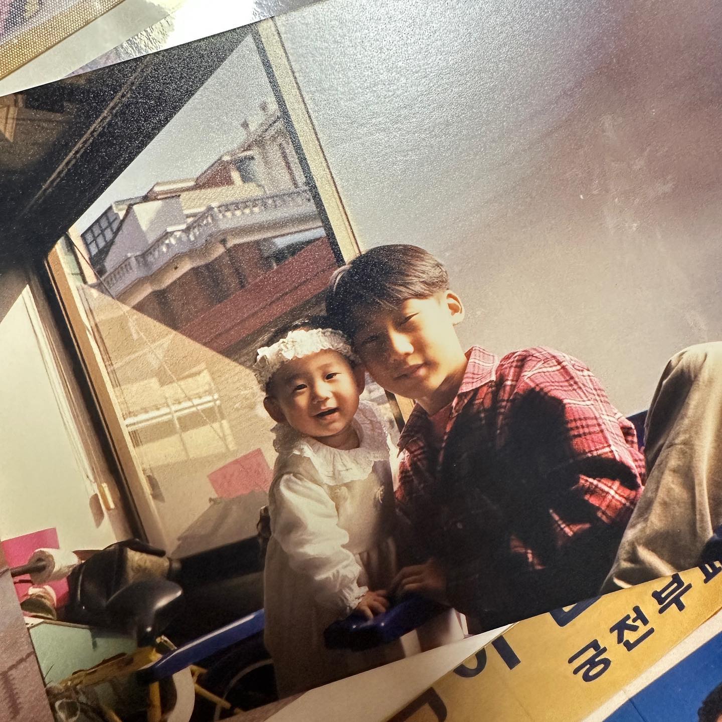 귀엽고 뽀얀 나를 봐라
근데 지금은 왜?