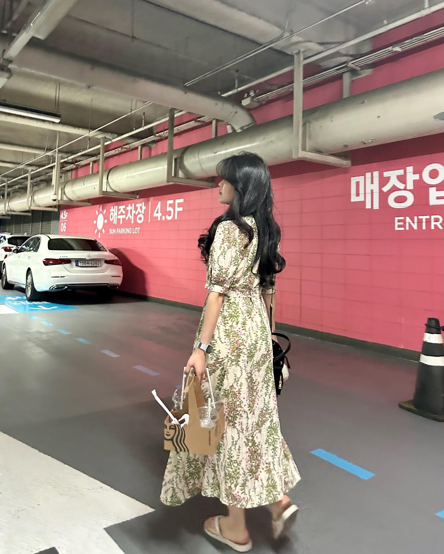 ⠀⠀⠀⠀⠀⠀⠀⠀⠀⠀⠀⠀
한달에 한번 역사로 만나는 그녀들
다시는 못 만날것 처럼 놀아 ㅋㅋㅋ

하얗다 못해 장렬히전사 모드로 에너지 뿜뿜!

그래도 또 만나고 싶은
애미친구 언니친구 동생친구🫶

애들덕에 역사를 알게되는…🤭

#주말 #일상 #애미는최선을다했다 #놀자 #우리 #친구들 #이멤버리멤버 #용산 #불태웠다 #앞으로디테
