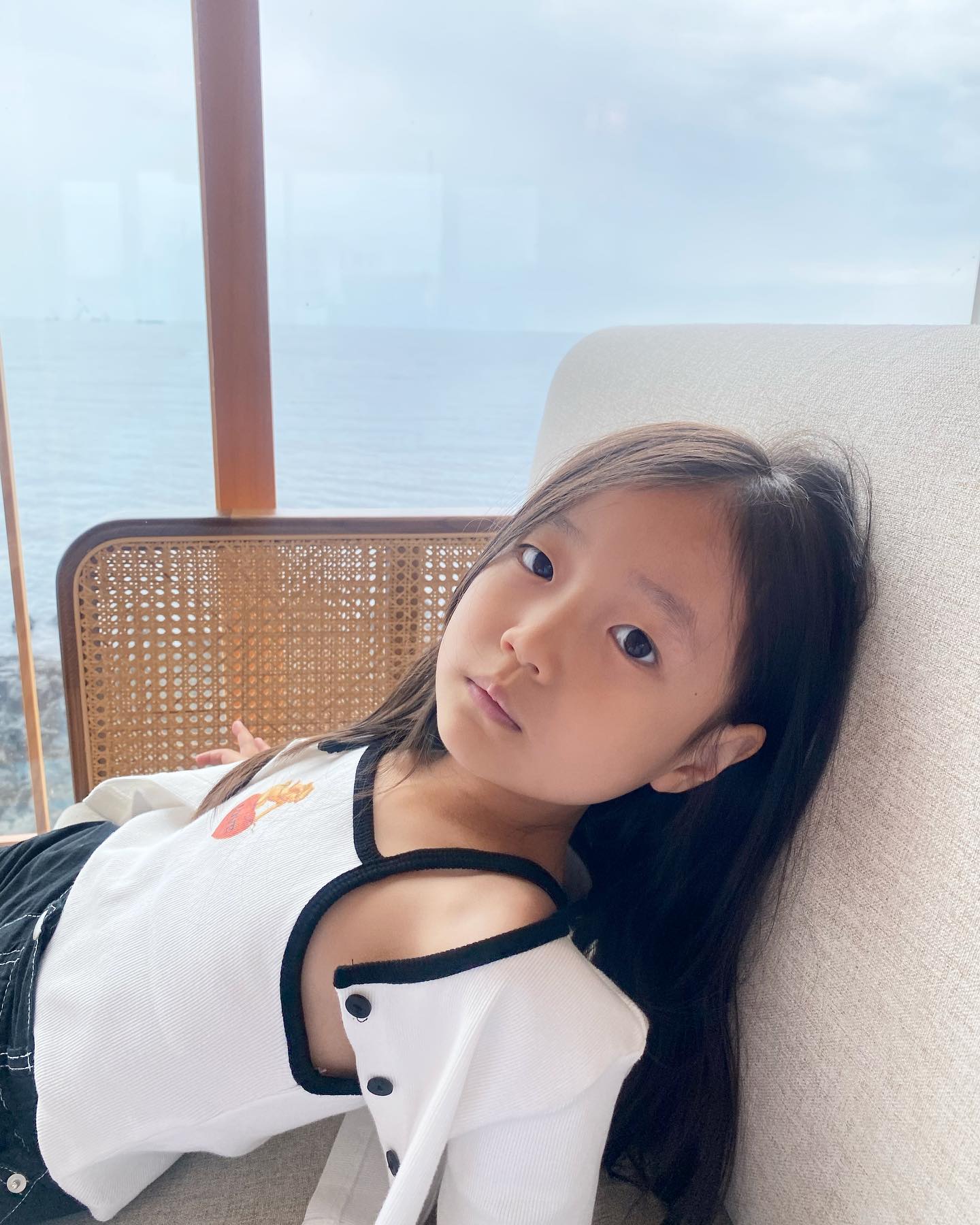 이른 휴가❤️
날씨가 흐려서 아쉽지만
내일은 맑아지길😁
엄마 닮아 커피 나오면 사진 먼저 찍는애 ㅋㅋㅋㅋ 남자들 벌써 피곤해하네😂

#휴가 #제주도 #애월 #해지개