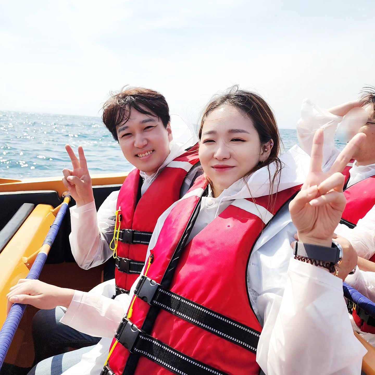 #협찬
으로 경험했지만,
제주 갈때마다 할거같다🥹

진짜 액티비티 좋아하고,
제주도 온 걸 온몸으로
실감하시고 싶으신분들 무조건 가보시길👍

✔️40Knots의 빠른 속도로 짜릿한
쾌감을 느낄 수 있음🔥🔥

✔️180도 안전한 회전력을
경험할 수 있음💫

✔️재미는 기본 환경까지 생각한
친환경 선박⛵️

✔️공항과 가까운 도두항 바다에서
즐기는 스릴X100 가득한
스피드 제트보트🛥

.
.
.

#포시즌해양레저 #제트보트 #레저스포트 #제주도레저 #도두항 #제주도제트보트 #제주여행 #제주도 #제주커플여행 #제주가볼만한곳 #제주 #이호해수욕장 #제주공항가볼만한곳 #제주액티비티 #제주도꼭가봐야할곳 #완전 #강추 #밈 #jeju