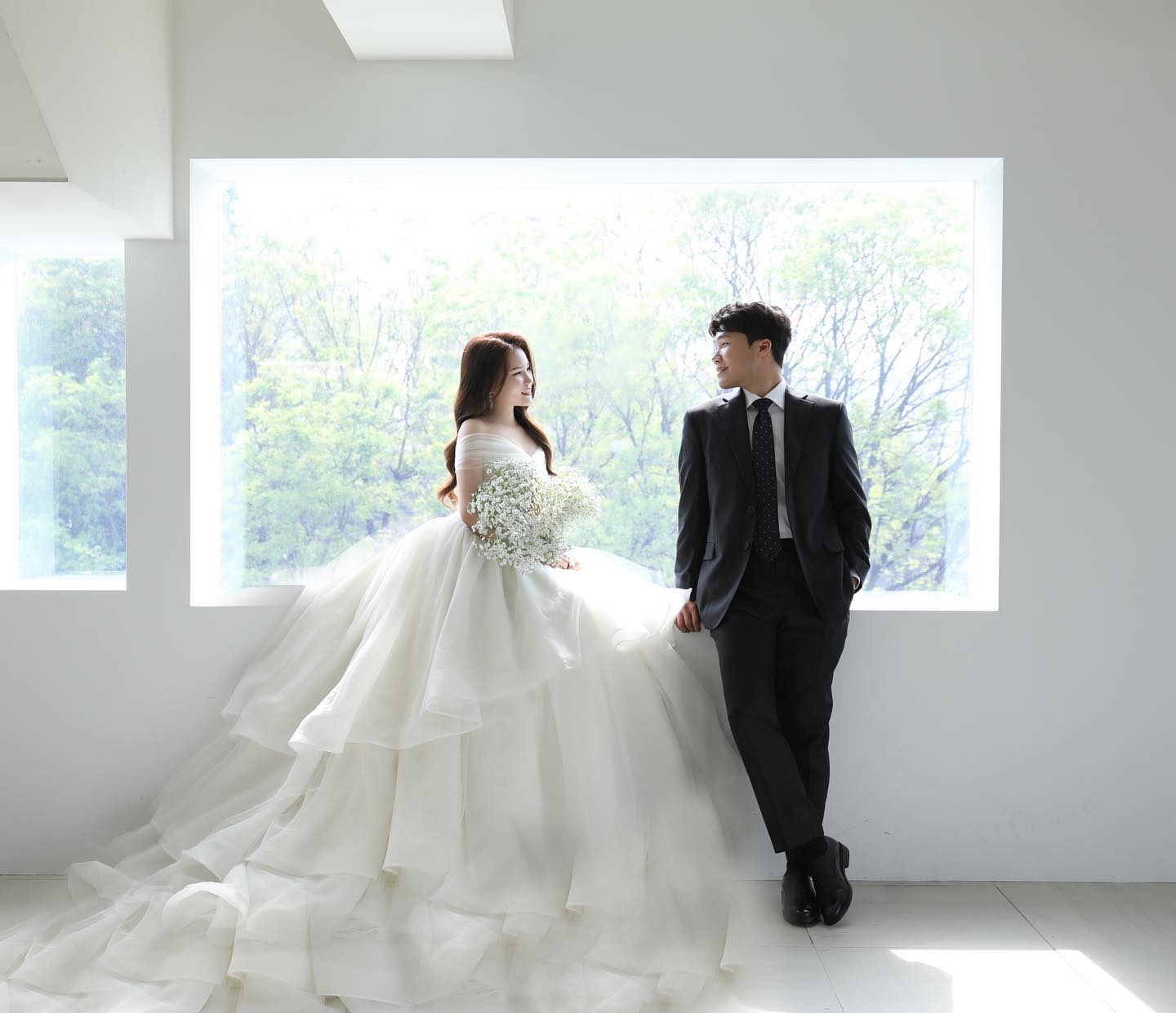 .
어쩜 표정이 나보다 그렇게 자연스러워

 
#웨딩촬영#처음맞지?